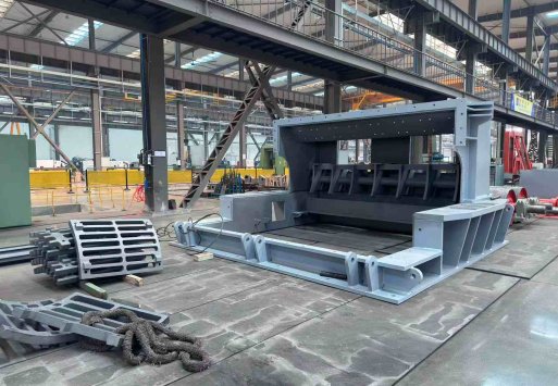 山東山坤工場で2000トン級ヘビーデューティーリングハンマークラッシャー用ケーシングを製造中