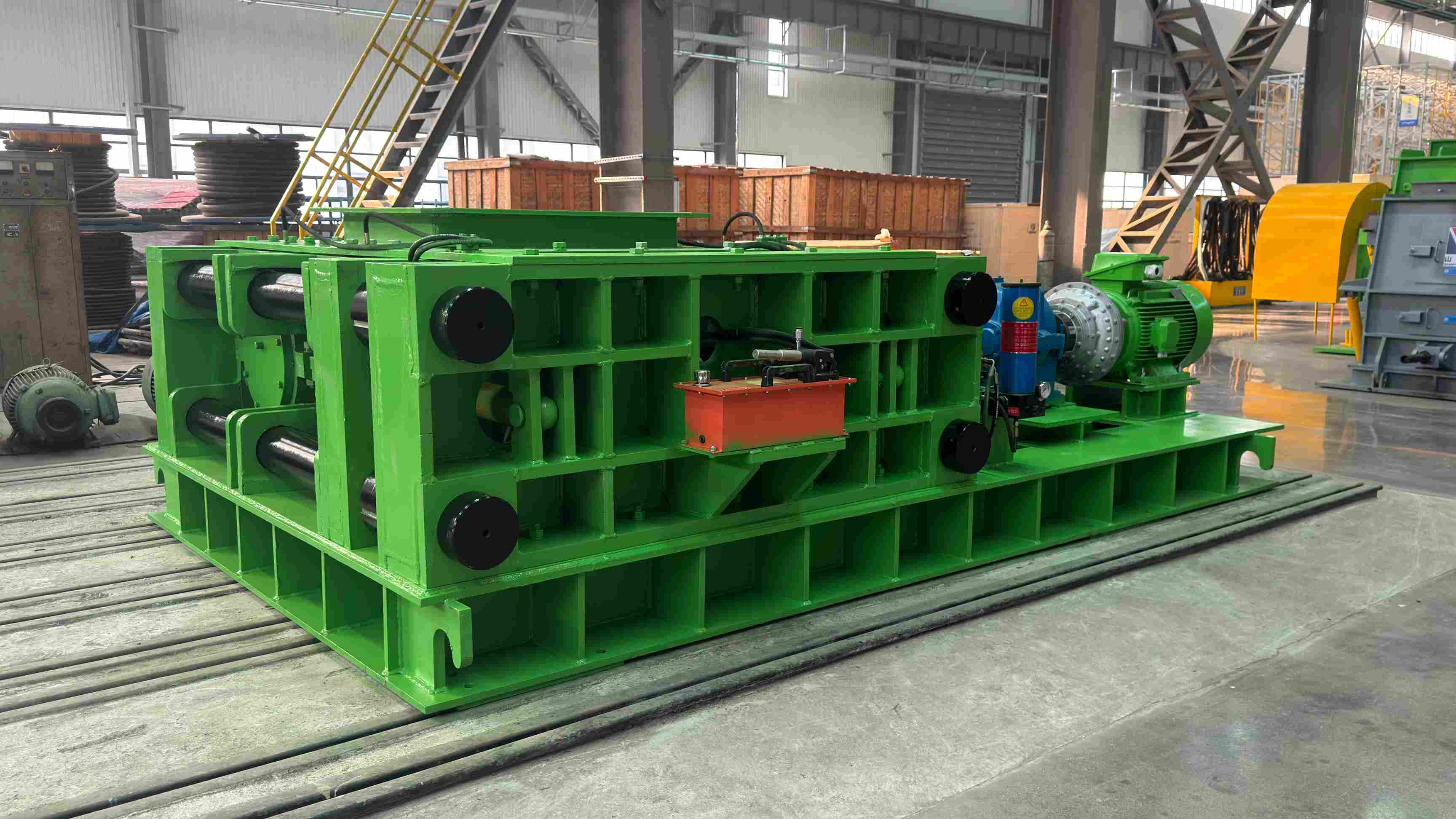 Güçlü Çift Dişli Silindirli Kırıcı.jpg