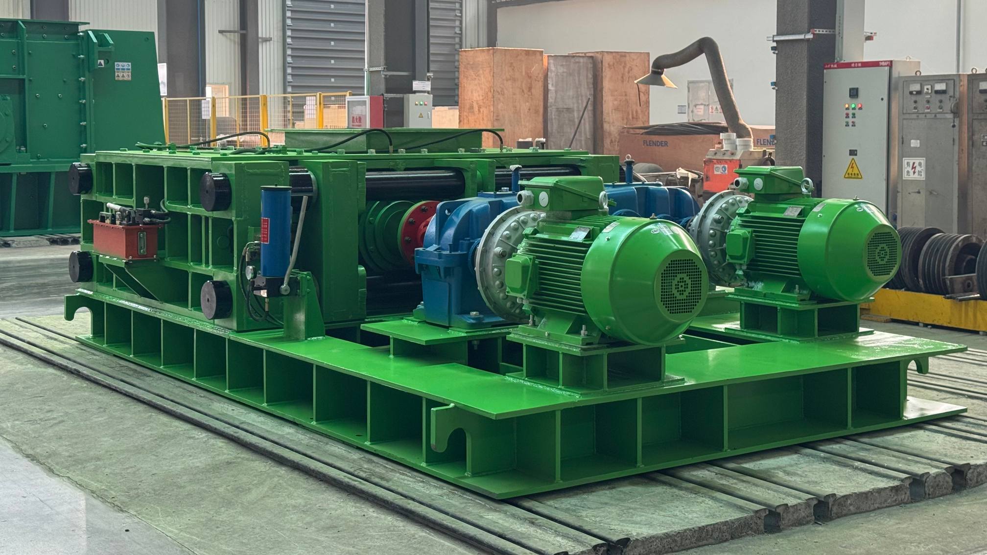 Güçlü Çift Dişli Silindirli Kırıcı.jpg