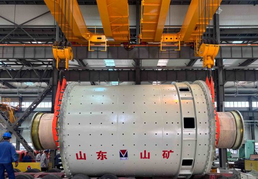 本日、山東省山鉱市から4054型ロッドミル2台が積み込み、目的地に向けて出荷されました。