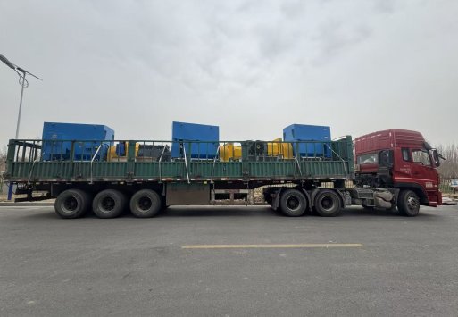 ベルトコンベアドライブが今日の出荷に向けて積み込まれました