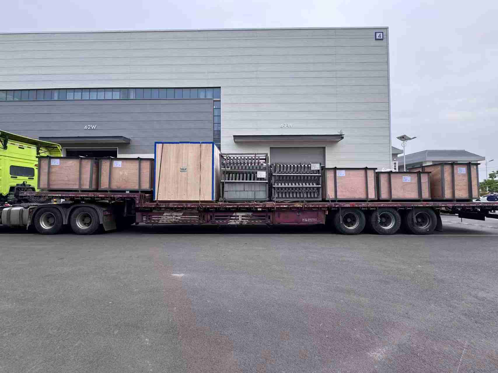 산둥 산쾅, 오늘 롤러 및 롤러 지지대 등 수출 부품 선적 완료.jpg